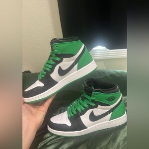Lucky Green high jordan 1, SIZE YOUTH5 and WMNS 6.5. Brand new only worn once